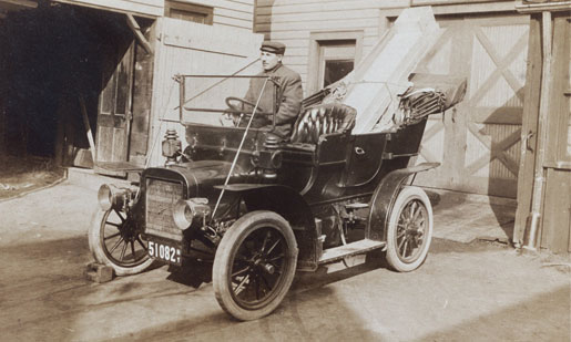Nicholas M. Adema delivering furnace ductwork on West Balcom Street, Buffalo, NY - circa 1906